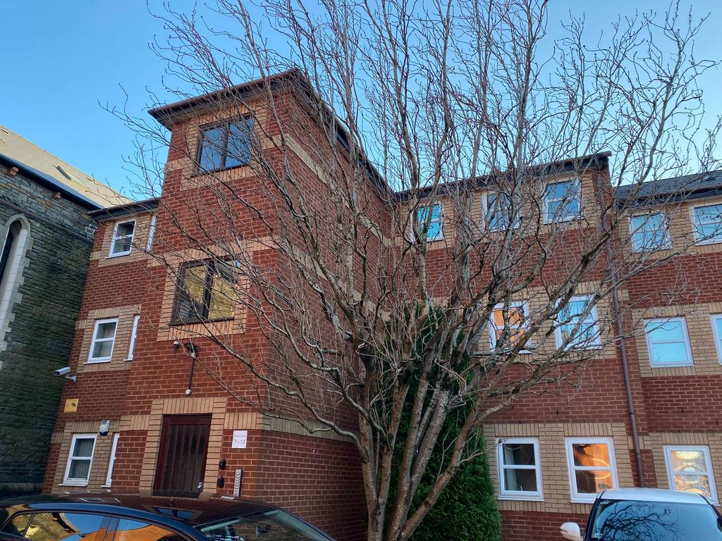 Windsor Mews, Adamsdown Square, Cardiff 2 bed flat £895 pcm (£207 pw)