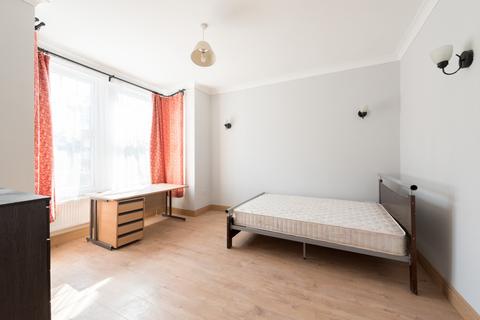 5 bedroom end of terrace house to rent - Dyson Road, London, Greater London, E11