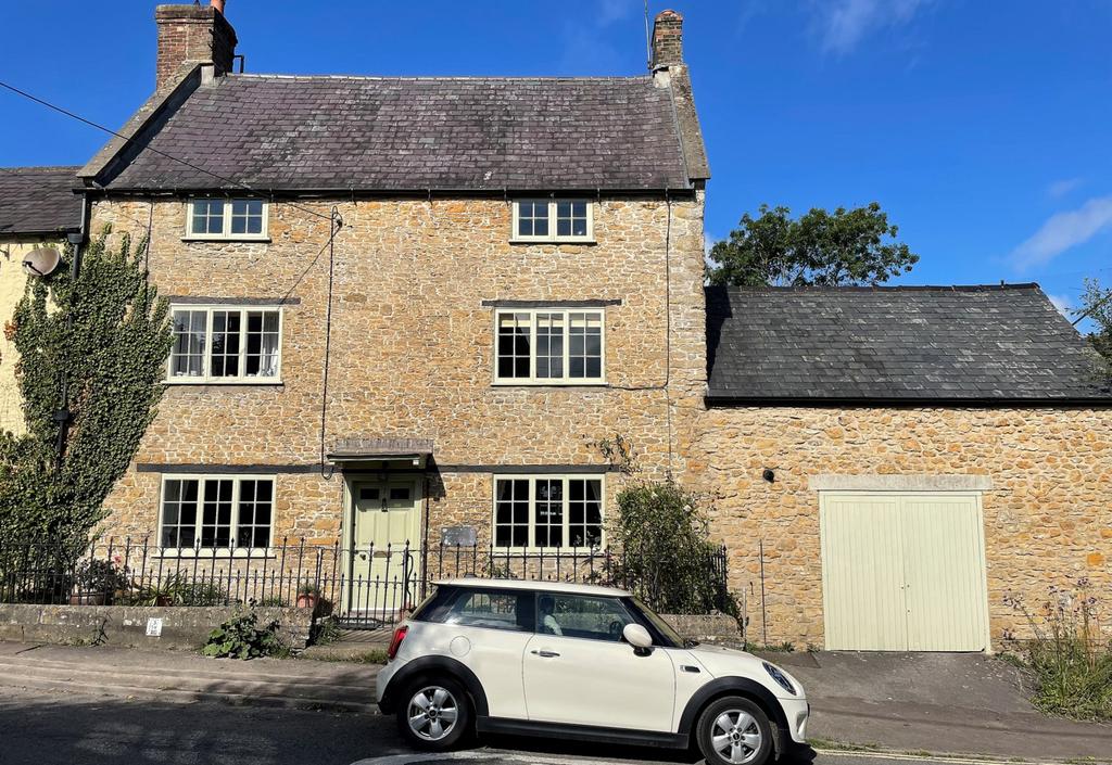 Bruton, Somerset, BA10 5 bed townhouse for sale £650,000