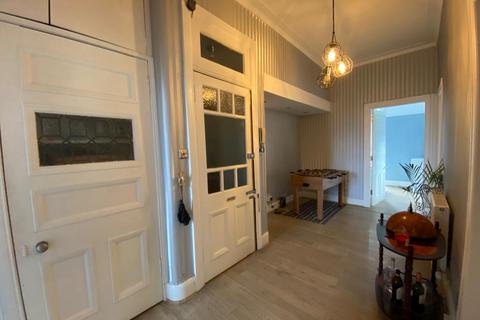 2 bedroom flat to rent, Carmunnock Road, Glasgow G44