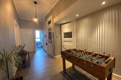 2 bedroom flat to rent, Carmunnock Road, Glasgow G44
