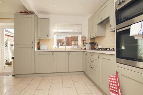 18 Birchfield Close, Tonteg, Pontypridd, CF38 1NS