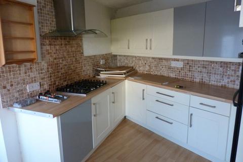 3 bedroom terraced house to rent, Station Road, Cullompton