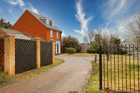 23 Litten Close, Collier Row, Romford, RM5 2LG