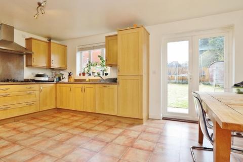 23 Litten Close, Collier Row, Romford, RM5 2LG