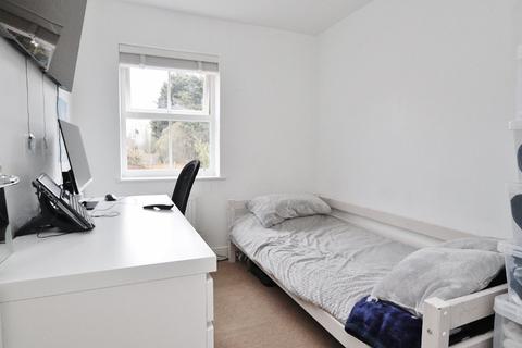 23 Litten Close, Collier Row, Romford, RM5 2LG