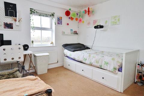23 Litten Close, Collier Row, Romford, RM5 2LG