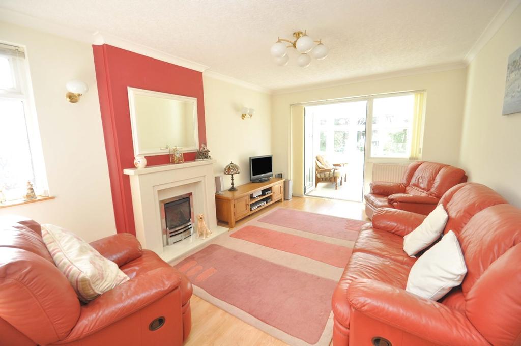 Wallace Crescent, Chelmsford, CM2 4 bed chalet £575,000