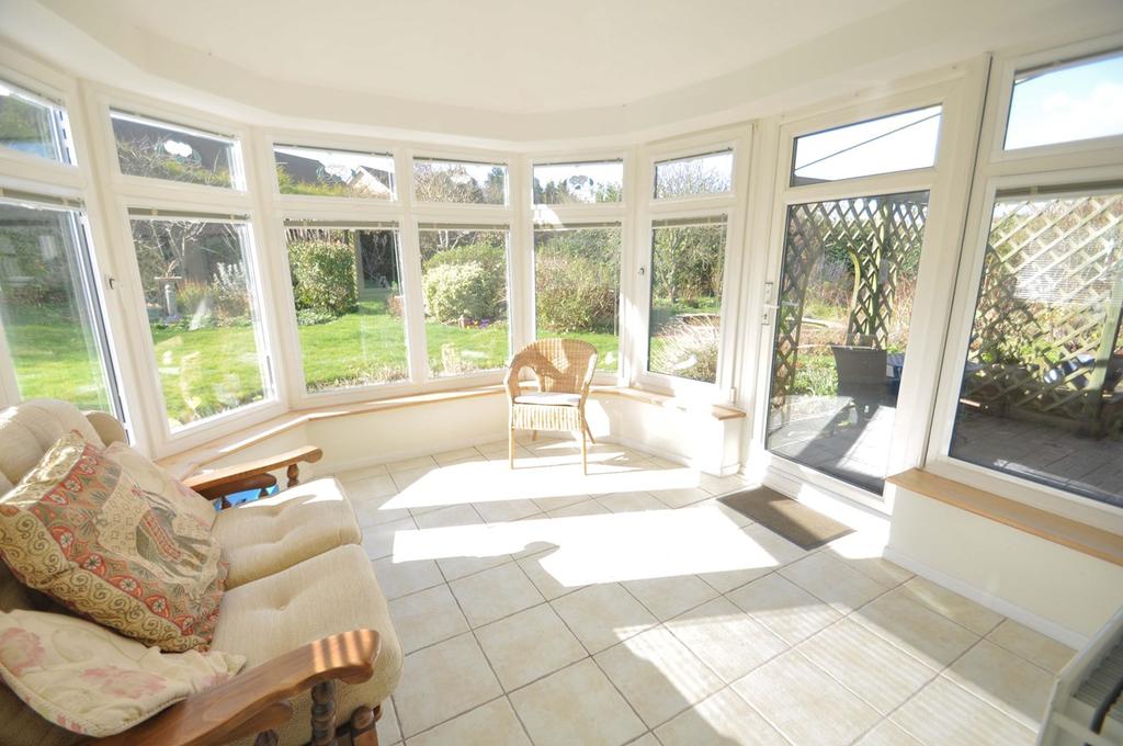 Wallace Crescent, Chelmsford, CM2 4 bed chalet £575,000