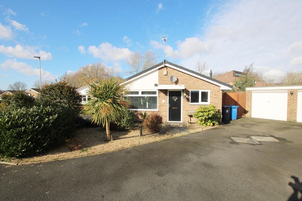 Stonecrop Close, Birchwood... 3 bed detached bungalow £255,000