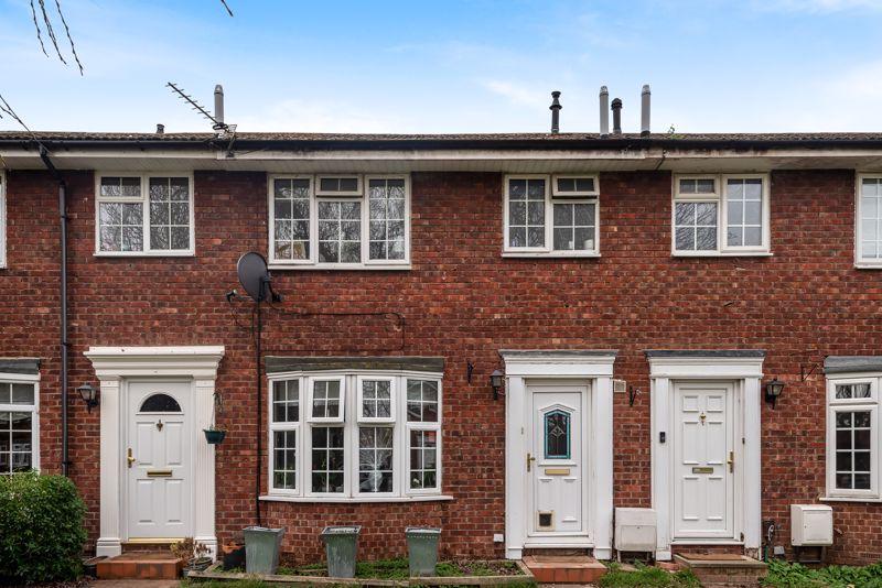 Fairlawns, SunburyonThames, TW16 3 bed terraced house £514,000