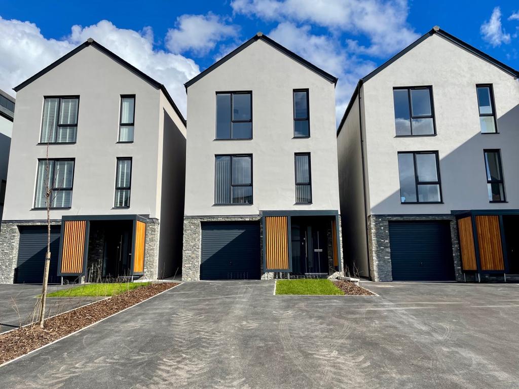 Kingsbridge, 3 bed property £1,800 pcm (£415 pw)