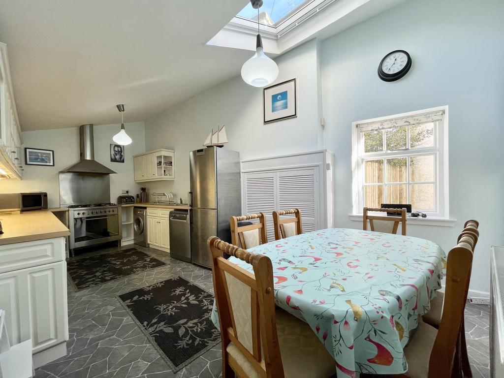 2A Barrmill Road, Beith 2 bed semidetached house £125,000