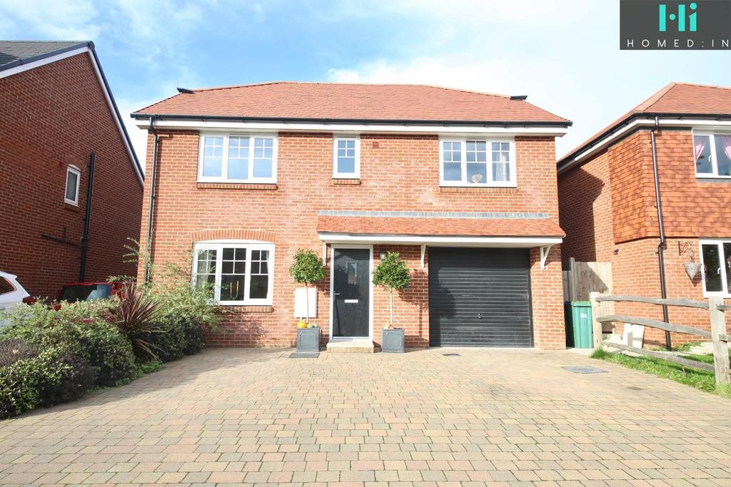 Puttock Way, Billingshurst 5 bed detached house for sale £630,000