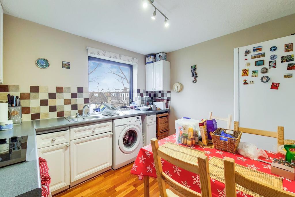 6 Kitchen-1.jpg