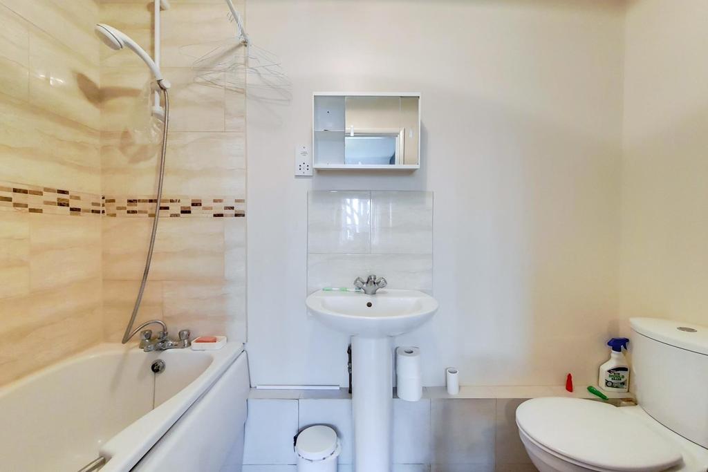 5 Main Ensuite-0.jpg