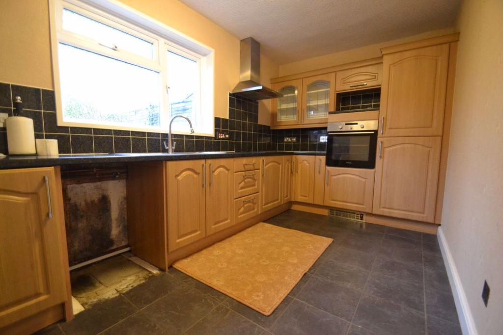 Trowbridge Road, Southmead 4 bed house £1,500 pcm (£346 pw)