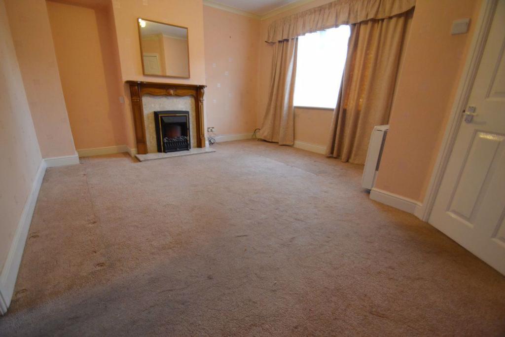 Trowbridge Road, Southmead 4 bed house £1,500 pcm (£346 pw)