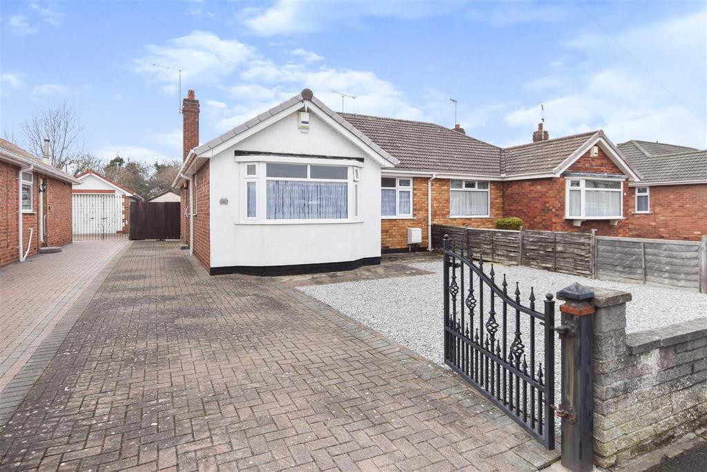 Sherwood Drive, Hull 2 bed semidetached bungalow £205,000