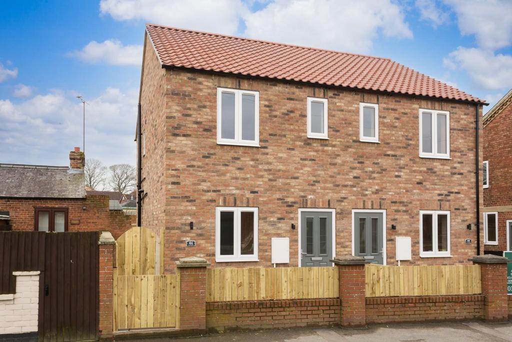 Southgate, Market Weighton 2 bed semidetached house £795 pcm (£183 pw)