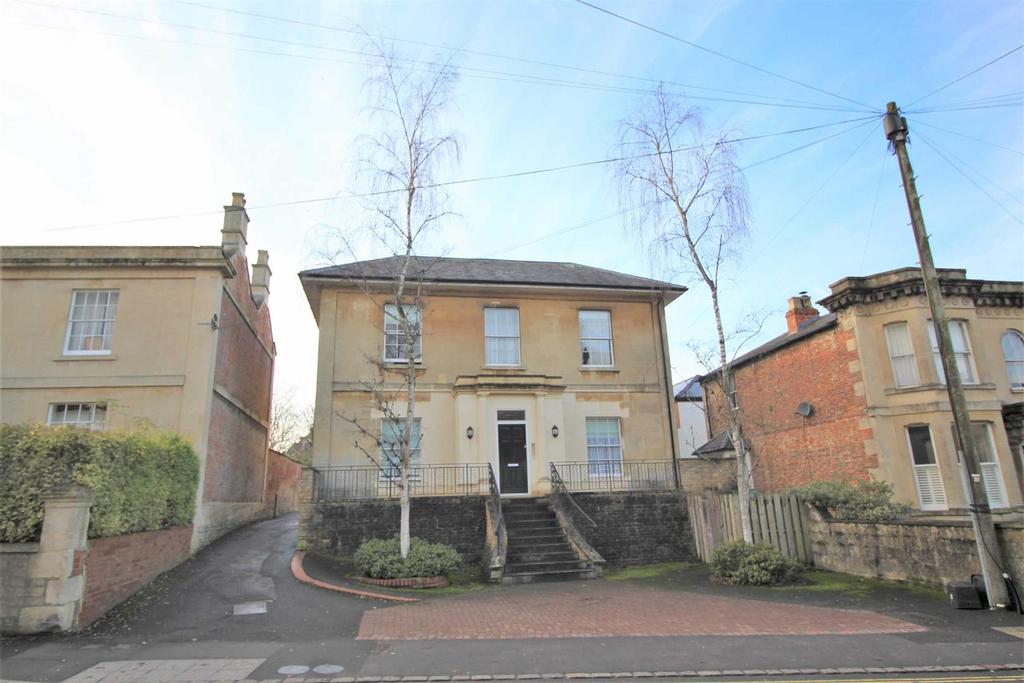 12 The Causeway, Chippenham 1 bed flat £725 pcm (£167 pw)