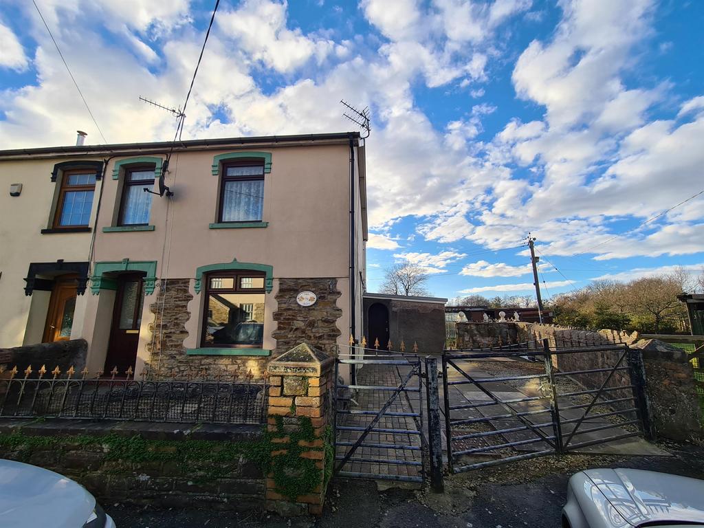 Penprysg Road, Pencoed, Bridgend, CF35 6LU 3 bed semidetached house