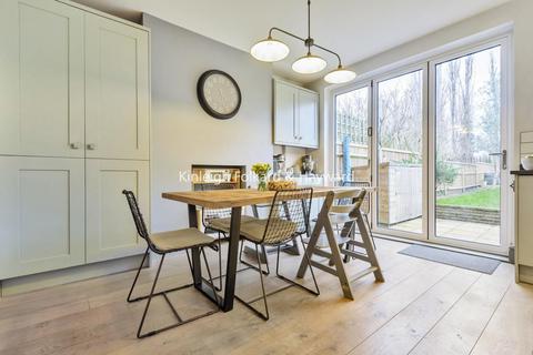 29 Pitfold Road, London, SE12 9JB