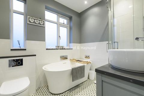 29 Pitfold Road, London, SE12 9JB