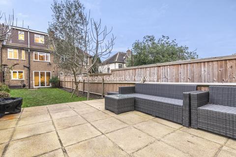 29 Pitfold Road, London, SE12 9JB