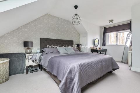 29 Pitfold Road, London, SE12 9JB