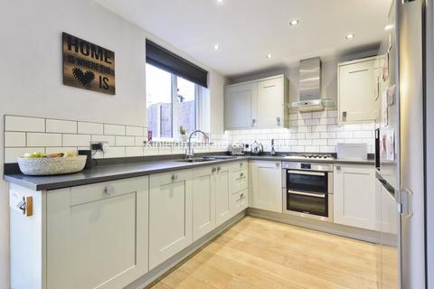 29 Pitfold Road, London, SE12 9JB