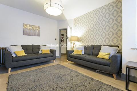 29 Pitfold Road, London, SE12 9JB