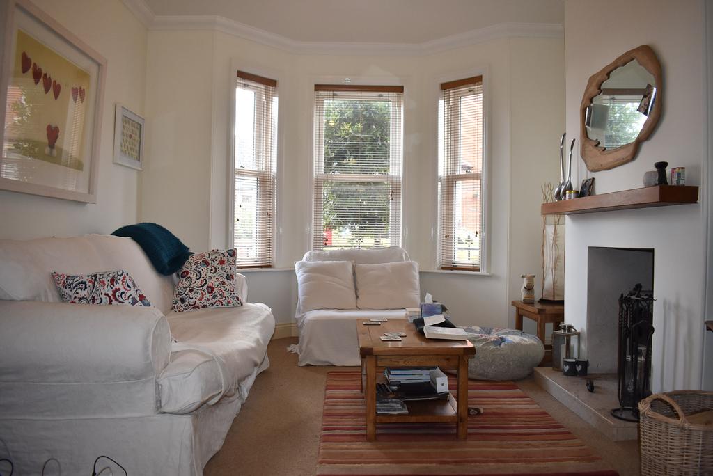 Wootton Grove, Sherborne DT9 3 bed end of terrace house £1,250 pcm (£