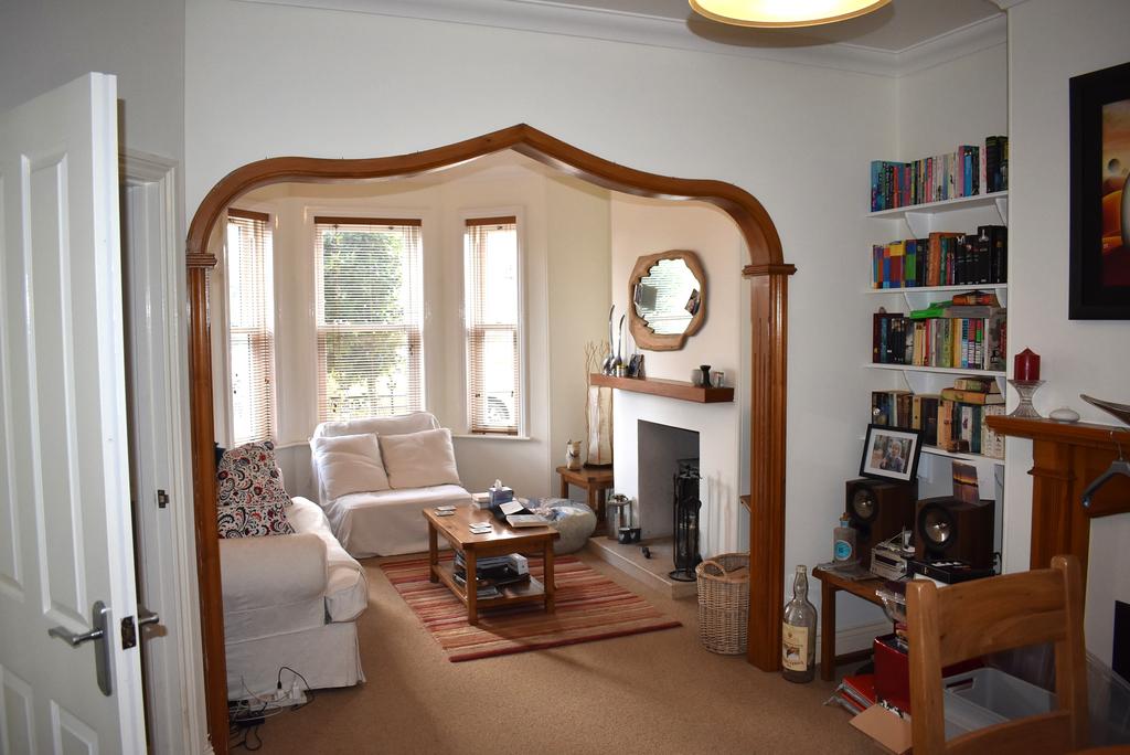 Wootton Grove, Sherborne DT9 3 bed end of terrace house £1,250 pcm (£