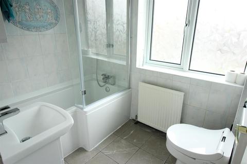 73 Bracondale Road, London, SE2 9EH
