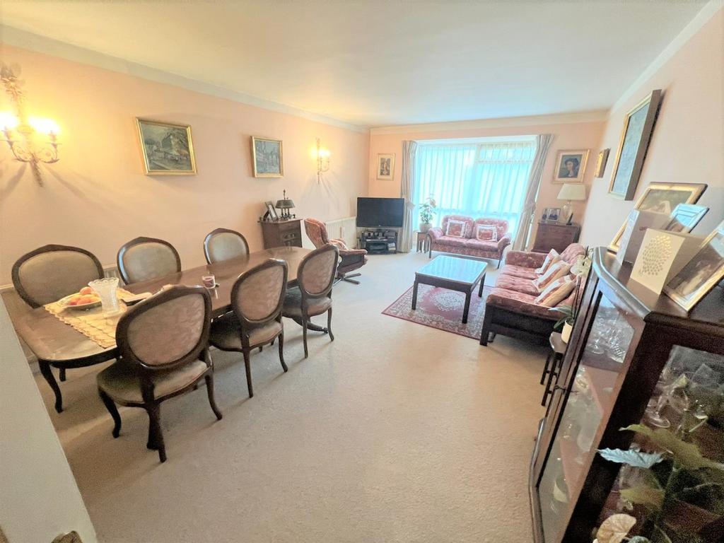 Drummond Court, 26 Roxborough Park, Harrow, HA1 3BL 2 bed flat £500,000