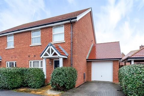 36 Beech Avenue, Bracklesham Bay, Chichester, PO20 8HU