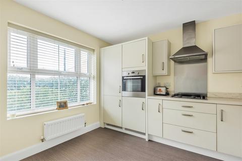 36 Beech Avenue, Bracklesham Bay, Chichester, PO20 8HU