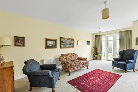 36 Beech Avenue, Bracklesham Bay, Chichester, PO20 8HU