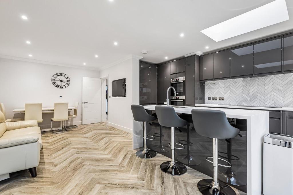 Chatham Avenue, Hayes 4 bed semidetached house £750,000