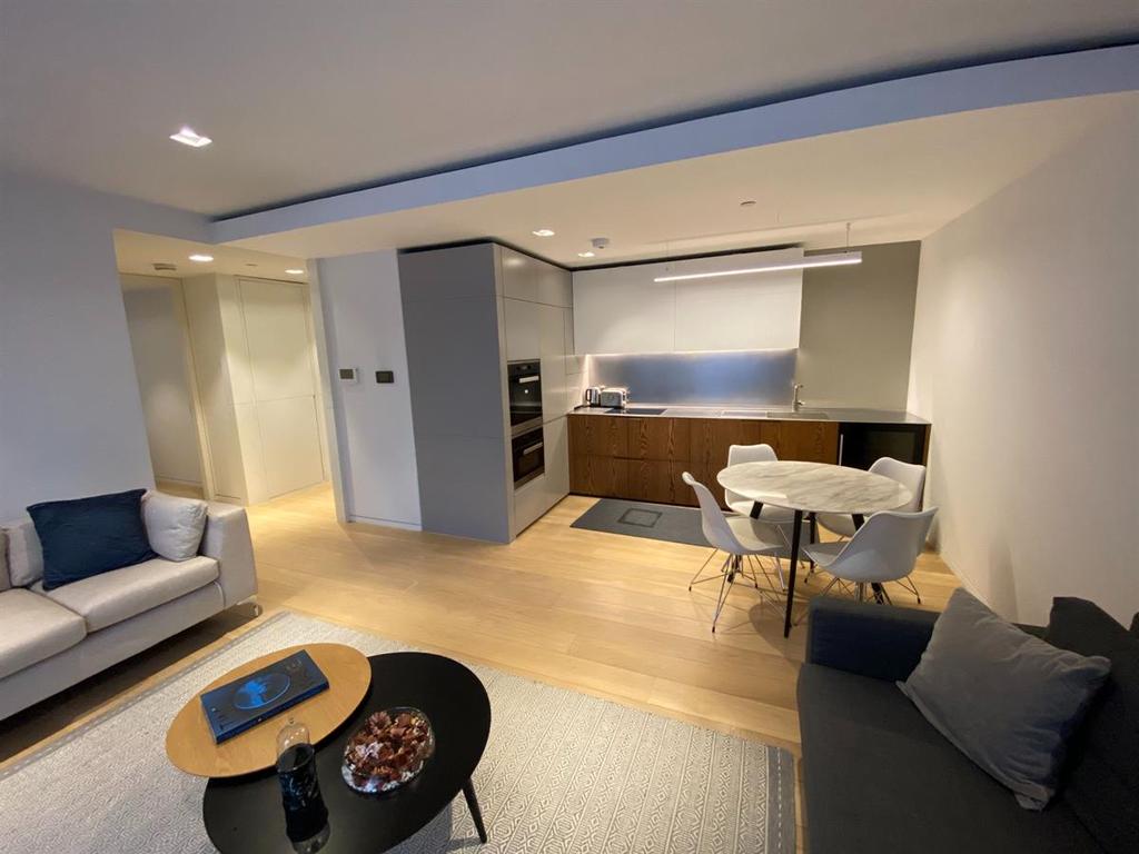 Barbican, Dominion House, 59 Bartholomew Close, London, EC1A 1 bed