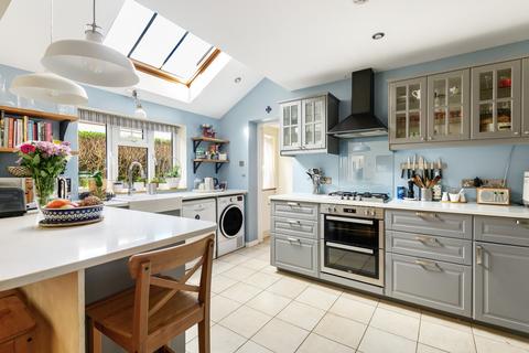 29 Abbey Road, Woking, GU21 4PQ