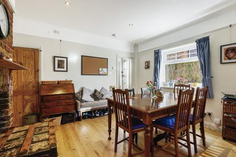 29 Abbey Road, Woking, GU21 4PQ