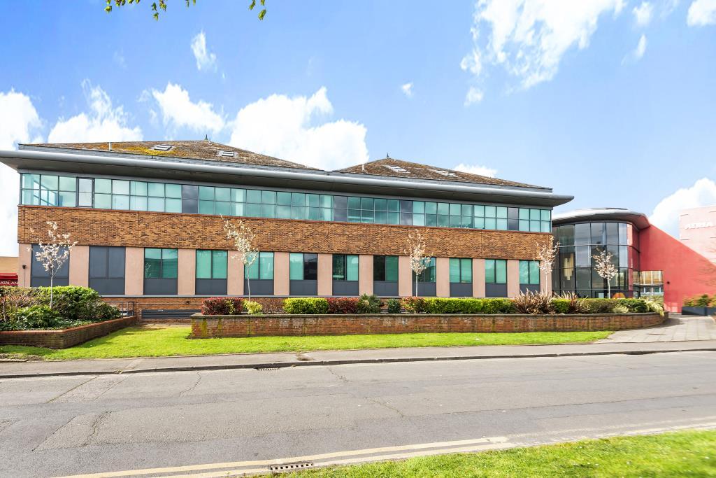 Atria House, Slough, SL1 1 bed apartment £950 pcm (£219 pw)