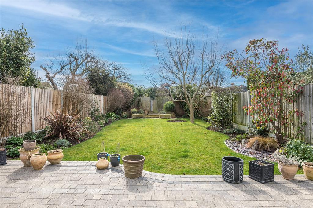 Shoebury Road, Thorpe Bay, SS1 3 bed semidetached house £600,000