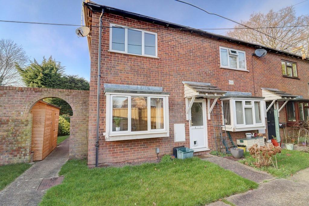 High Wycombe, Buckinghamshire, HP12 1 bed end of terrace house - £1,050 ...