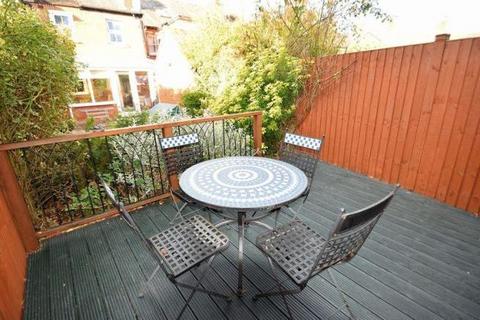 2 bedroom flat to rent, High Street, Chalfont St Peter, Buckinghamshire, SL9