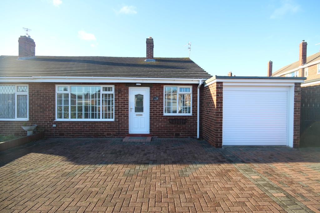 Kimberley Avenue, North Shields, Tyne... 2 bed semidetached bungalow