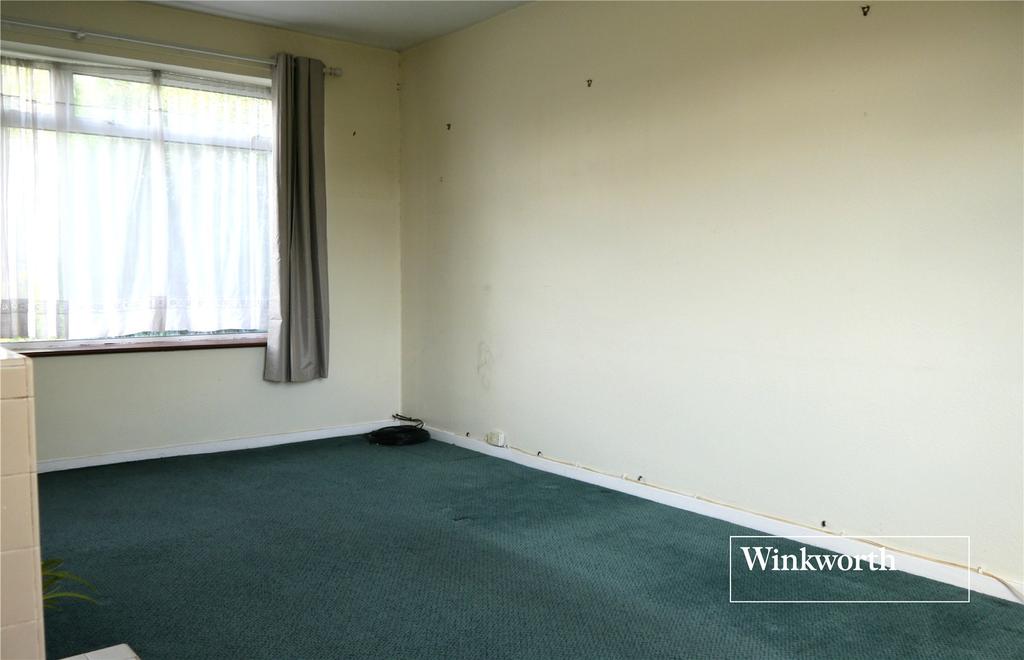 Quinta Drive, EN5 2 bed terraced house £400,000