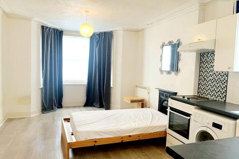 Studio to rent - Church Lane, Crouch End, N8